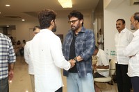Venkatesh Pays Homage to Allu Kanakaratnam